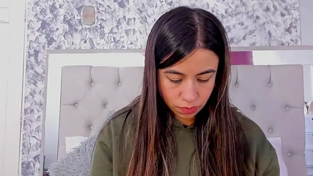 Snapshot of Ariana_greenblat chatting on 01-13-26, 04:45 Ariana greenblat online show from 01-13-26, 04:45