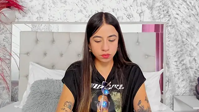 Snapshot of Ariana_greenblat chatting on 02-09-26, 04:22 Ariana greenblat online show from 02-09-26, 04:22