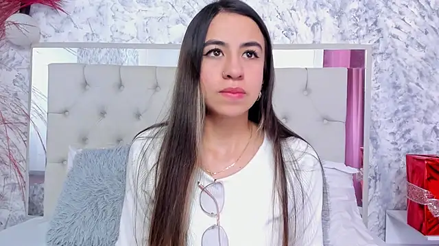 Snapshot of Ariana_greenblat chatting on 02-18-26, 04:58 Ariana greenblat online show from 02-18-26, 04:58