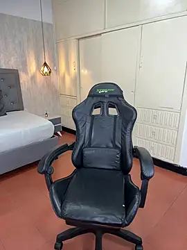 Hadley  online show from 01-28-25, 03:47