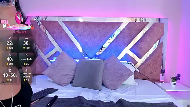 AliDiaz  online show from 10-17-25, 07:38