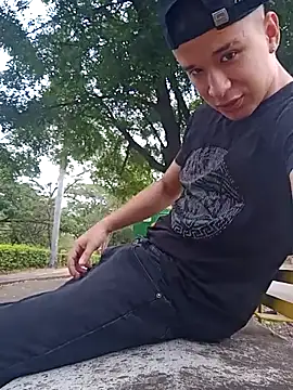 Snapshot of arevalo1124 chatting on 09-19-25, 09:37 arevalo1124 online show from 09-19-25, 09:37