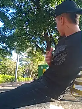 Snapshot of arevalo1124 chatting on 09-28-25, 09:42 arevalo1124 online show from 09-28-25, 09:42