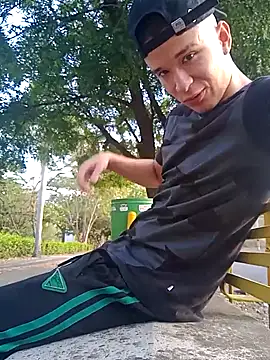 Snapshot of arevalo1124 chatting on 10-02-25, 09:44 arevalo1124 online show from 10-02-25, 09:44