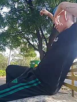 Snapshot of arevalo1124 chatting on 10-06-25, 09:01 arevalo1124 online show from 10-06-25, 09:01