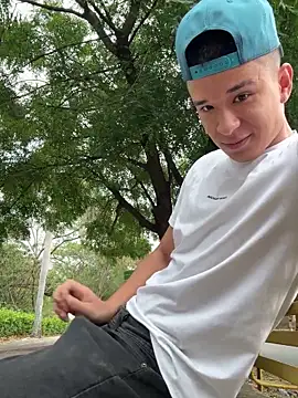 Snapshot of arevalo1124 chatting on 10-11-25, 09:35 arevalo1124 online show from 10-11-25, 09:35