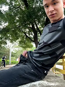 Snapshot of arevalo1124 chatting on 10-16-25, 09:49 arevalo1124 online show from 10-16-25, 09:49