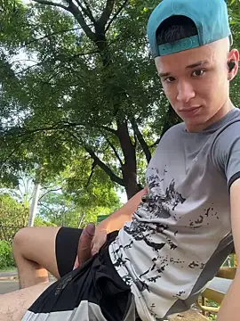 Snapshot of arevalo1124 chatting on 10-22-25, 09:47 arevalo1124 online show from 10-22-25, 09:47