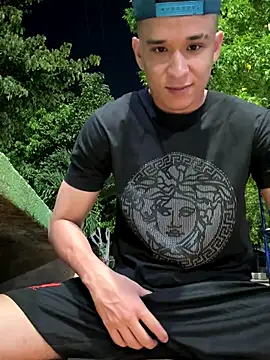 Snapshot of arevalo1124 chatting on 11-08-25, 04:56 arevalo1124 online show from 11-08-25, 04:56