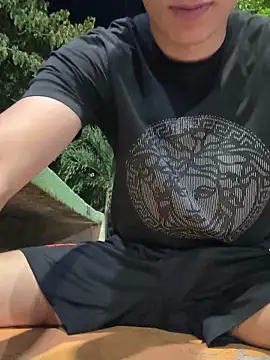 Snapshot of arevalo1124 chatting on 11-10-25, 04:55 arevalo1124 online show from 11-10-25, 04:55