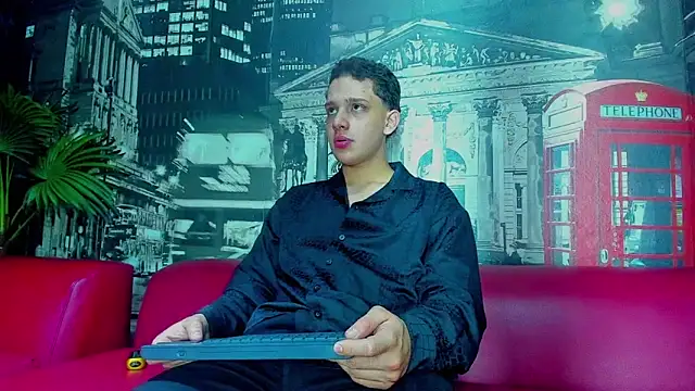 Snapshot of Thomas_May4rs chatting on 01-29-25, 05:45 Thomas May4rs online show from 01-29-25, 05:45