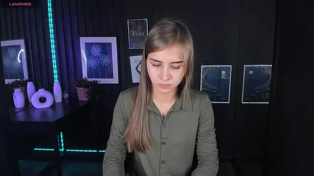 CharmBianca online show from 02-08-25, 01:22