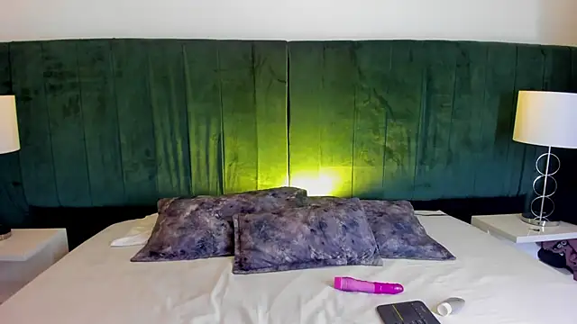 ValeriaVixen online show from 02-05-25, 03:13