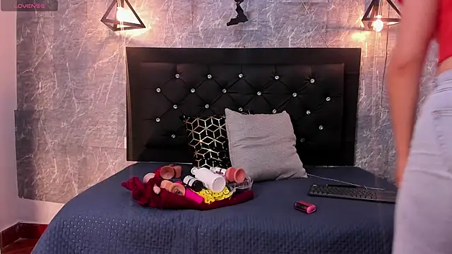 Snapshot of emberhodson chatting on 11-04-25, 11:31 emberhodson online show from 11-04-25, 11:31