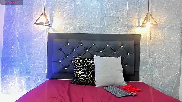 Snapshot of emberhodson chatting on 11-11-25, 11:21 emberhodson online show from 11-11-25, 11:21