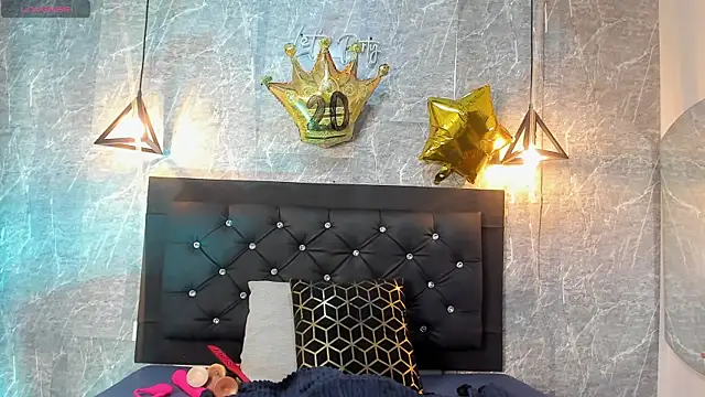 Snapshot of emberhodson chatting on 11-17-25, 11:27 emberhodson online show from 11-17-25, 11:27