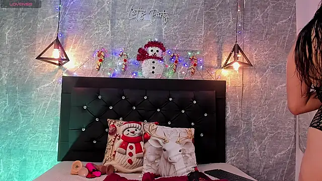 Snapshot of emberhodson chatting on 11-27-25, 12:29 emberhodson online show from 11-27-25, 12:29