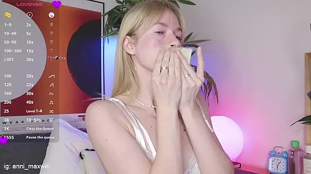 Snapshot of WhiteAnni chatting on 03-23-25, 03:10 WhiteAnni online show from 03-23-25, 03:10