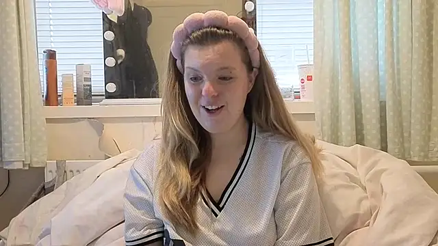 Snapshot of Demi_WelshX chatting on 11-20-25, 09:53 Demi WelshX online show from 11-20-25, 09:53