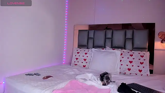 SofiArias online show from 02-16-26, 03:24