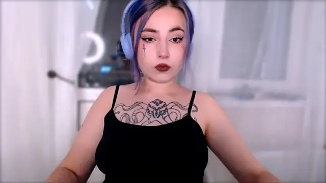 Snapshot of purplewitch chatting on 10-22-25, 10:09 purplewitch online show from 10-22-25, 10:09