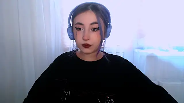 Snapshot of purplewitch chatting on 10-29-25, 07:32 purplewitch online show from 10-29-25, 07:32