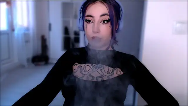 Snapshot of purplewitch chatting on 11-14-25, 09:41 purplewitch online show from 11-14-25, 09:41