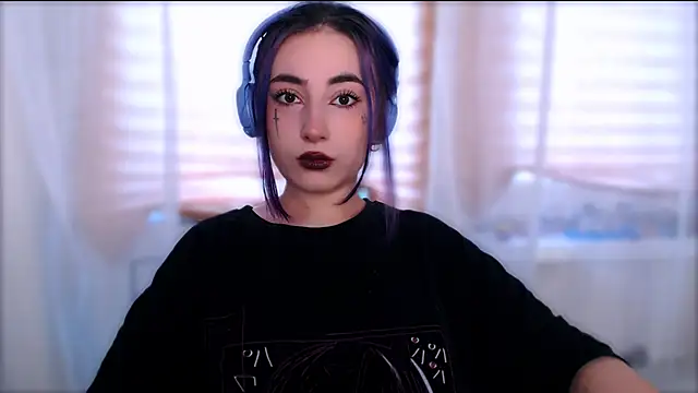 Snapshot of purplewitch chatting on 11-16-25, 07:25 purplewitch online show from 11-16-25, 07:25