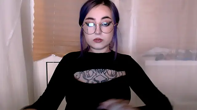 Snapshot of purplewitch chatting on 11-19-25, 11:54 purplewitch online show from 11-19-25, 11:54