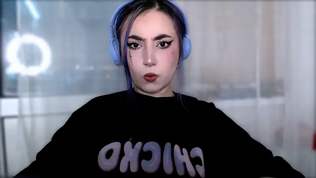 Snapshot of purplewitch chatting on 11-20-25, 08:30 purplewitch online show from 11-20-25, 08:30