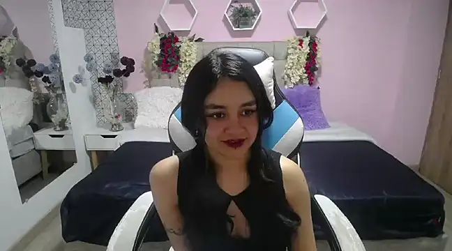 Snapshot of Lucy_Harris chatting on 01-29-25, 07:32 Lucy Harris online show from 01-29-25, 07:32