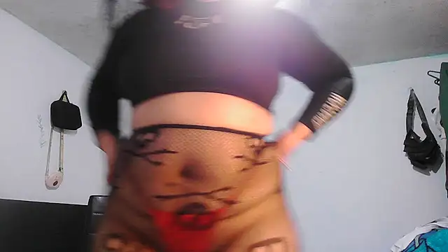 Snapshot of alexandraluv chatting on 10-30-25, 10:10 alexandraluv online show from 10-30-25, 10:10