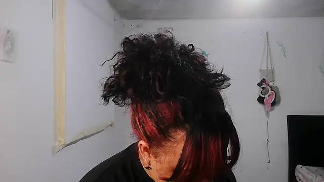 Snapshot of alexandraluv chatting on 11-25-25, 11:27 alexandraluv online show from 11-25-25, 11:27