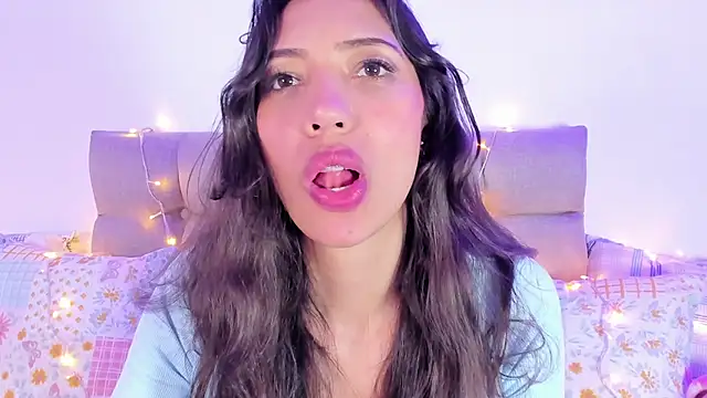 Snapshot of Miss_veronicaa2 chatting on 02-11-25, 06:22 Miss veronicaa2 online show from 02-11-25, 06:22