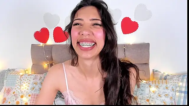 Snapshot of Miss_veronicaa2 chatting on 02-12-25, 12:22 Miss veronicaa2 online show from 02-12-25, 12:22