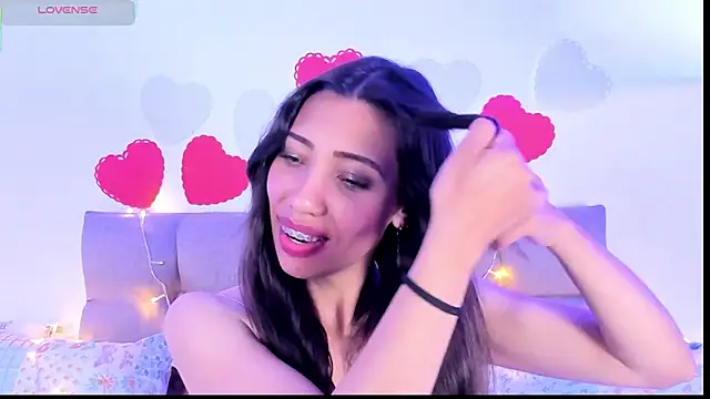 Snapshot of Miss_veronicaa2 chatting on 02-12-25, 03:27 Miss veronicaa2 online show from 02-12-25, 03:27