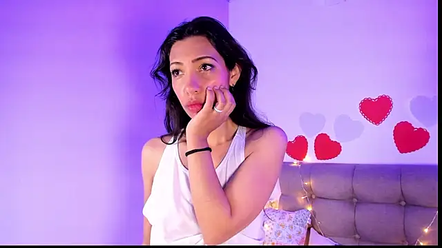 Snapshot of Miss_veronicaa2 chatting on 02-13-25, 12:00 Miss veronicaa2 online show from 02-13-25, 12:00