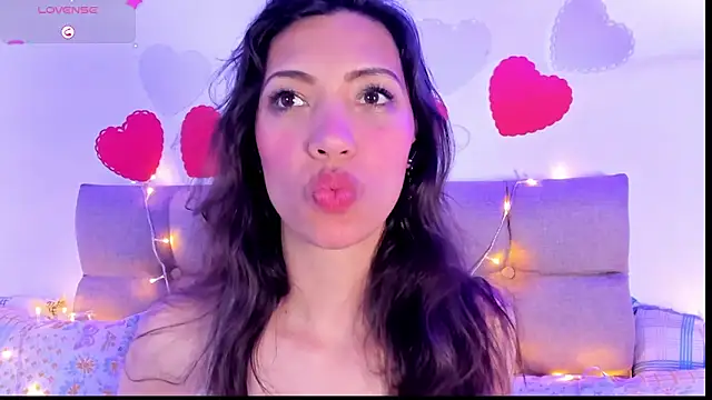 Snapshot of Miss_veronicaa2 chatting on 02-14-25, 06:08 Miss veronicaa2 online show from 02-14-25, 06:08