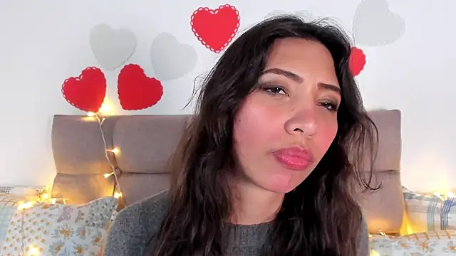 Snapshot of Miss_veronicaa2 chatting on 02-15-25, 01:16 Miss veronicaa2 online show from 02-15-25, 01:16