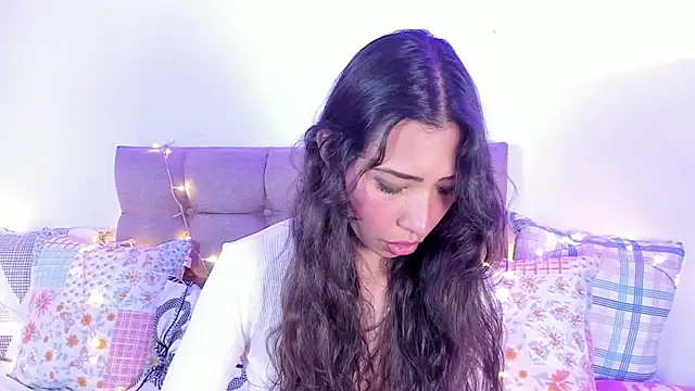 Snapshot of Miss_veronicaa2 chatting on 02-17-25, 12:59 Miss veronicaa2 online show from 02-17-25, 12:59