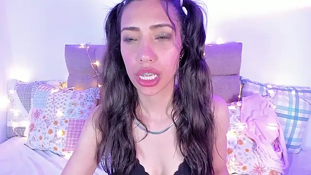 Snapshot of Miss_veronicaa2 chatting on 02-17-25, 07:10 Miss veronicaa2 online show from 02-17-25, 07:10