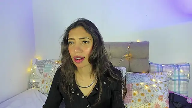 Snapshot of Miss_veronicaa2 chatting on 02-18-25, 12:17 Miss veronicaa2 online show from 02-18-25, 12:17