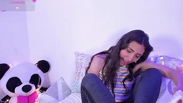 Snapshot of Miss_veronicaa2 chatting on 02-19-25, 01:06 Miss veronicaa2 online show from 02-19-25, 01:06