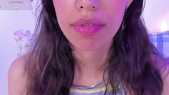 Snapshot of Miss_veronicaa2 chatting on 02-19-25, 04:11 Miss veronicaa2 online show from 02-19-25, 04:11