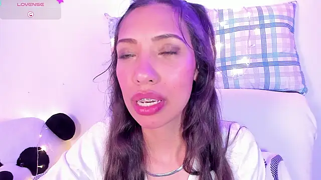 Snapshot of Miss_veronicaa2 chatting on 02-24-25, 04:15 Miss veronicaa2 online show from 02-24-25, 04:15