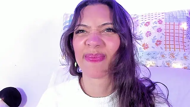 Snapshot of Miss_veronicaa2 chatting on 02-28-25, 02:20 Miss veronicaa2 online show from 02-28-25, 02:20