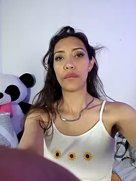 Snapshot of Miss_veronicaa2 chatting on 03-06-25, 03:45 Miss veronicaa2 online show from 03-06-25, 03:45