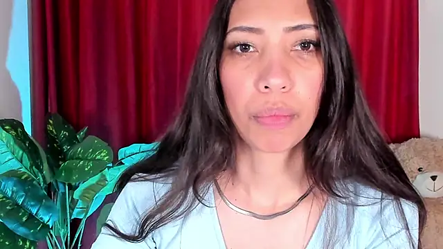 Snapshot of Miss_veronicaa2 chatting on 10-15-25, 01:00 Miss veronicaa2 online show from 10-15-25, 01:00