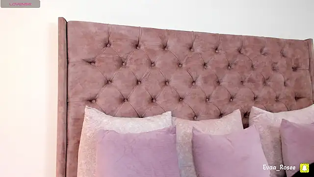 eva roseee online show from 11-07-25, 09:15