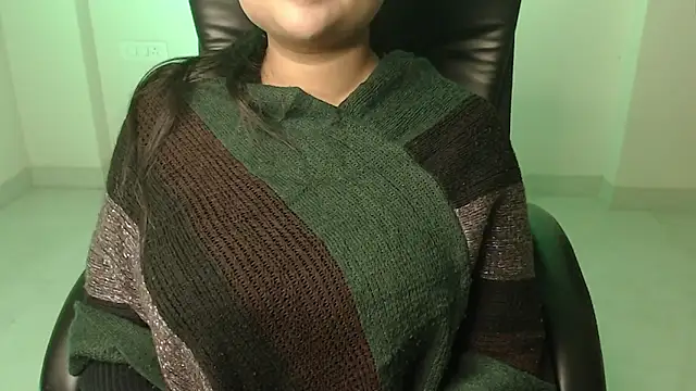 Snapshot of Kannu- chatting on 12-15-25, 05:01 Kannu- online show from 12-15-25, 05:01